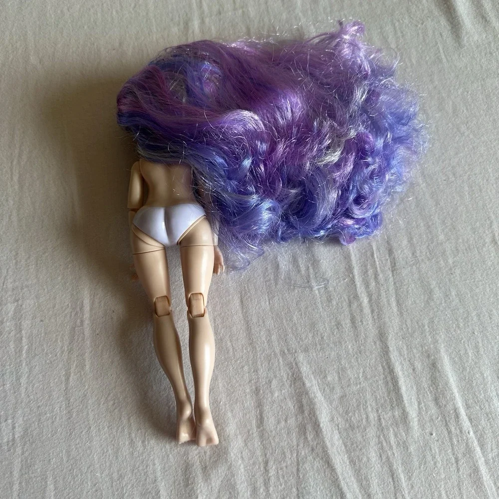 Rainbow High Winter Break Violet Willow Purple Articulated Fashion Nude Doll